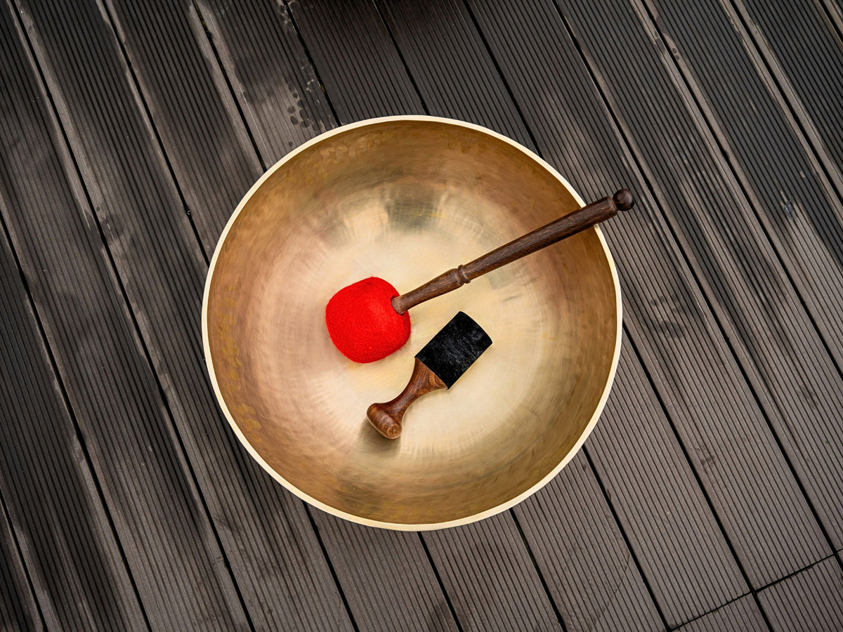 Large Handmade Tibetan Singing Bowl – Deep Sound Meditation & Sound Healing Bowl
