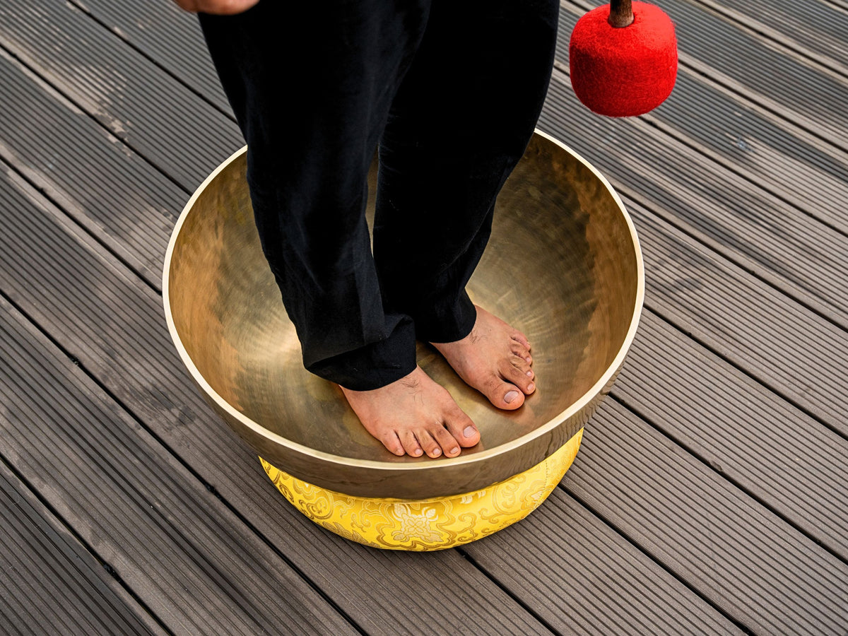 Large Handmade Tibetan Singing Bowl – Deep Sound Meditation & Sound Healing Bowl