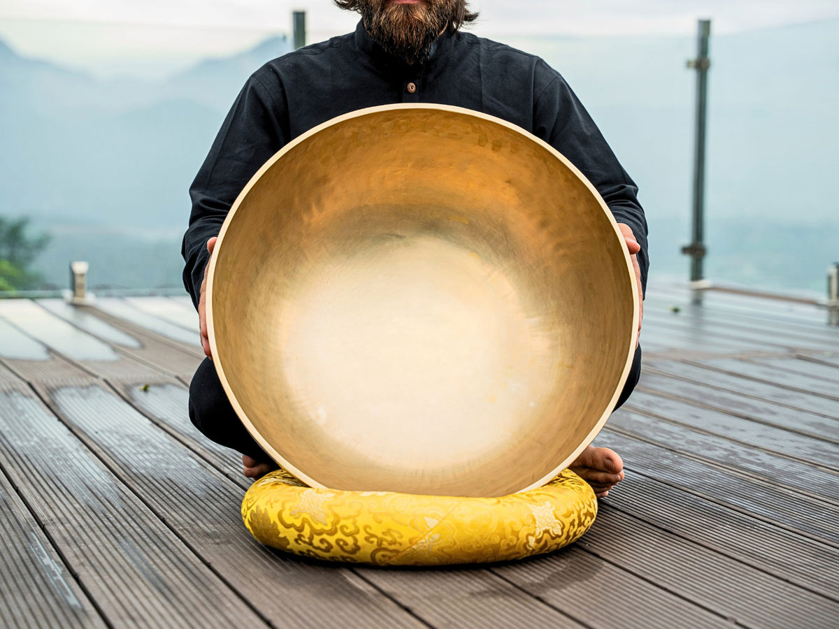 Large Handmade Tibetan Singing Bowl – Deep Sound Meditation & Sound Healing Bowl
