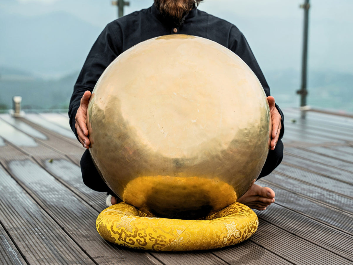 Large Handmade Tibetan Singing Bowl – Deep Sound Meditation & Sound Healing Bowl